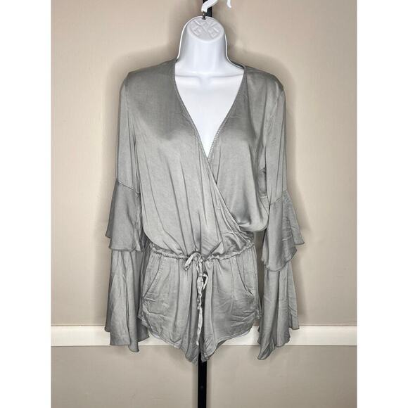 Chaser Slate Gray Wrap Style Shorts Romper With Bell Sleeves NWT Size Medium - Picture 4 of 7